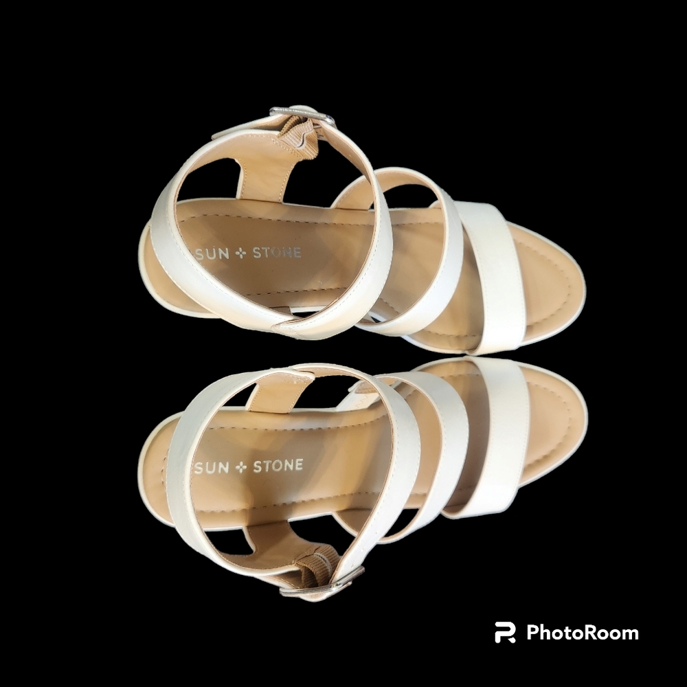 Sun + Stone white wedges. Fastens on the side. Size 10M